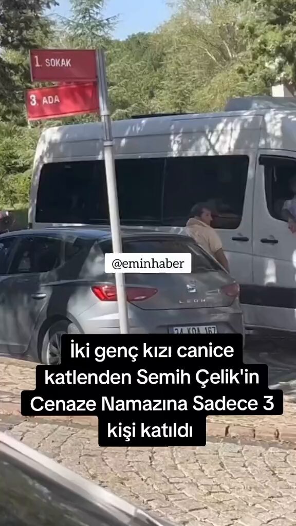 İki genç kızı canice katleden Semih Çelik'in cenazesine sadece 3 kişi katıldı. Hiç bir camiinin kabul etmeyen Semih Çelik'in cenaze namazı sokakta kılındı.