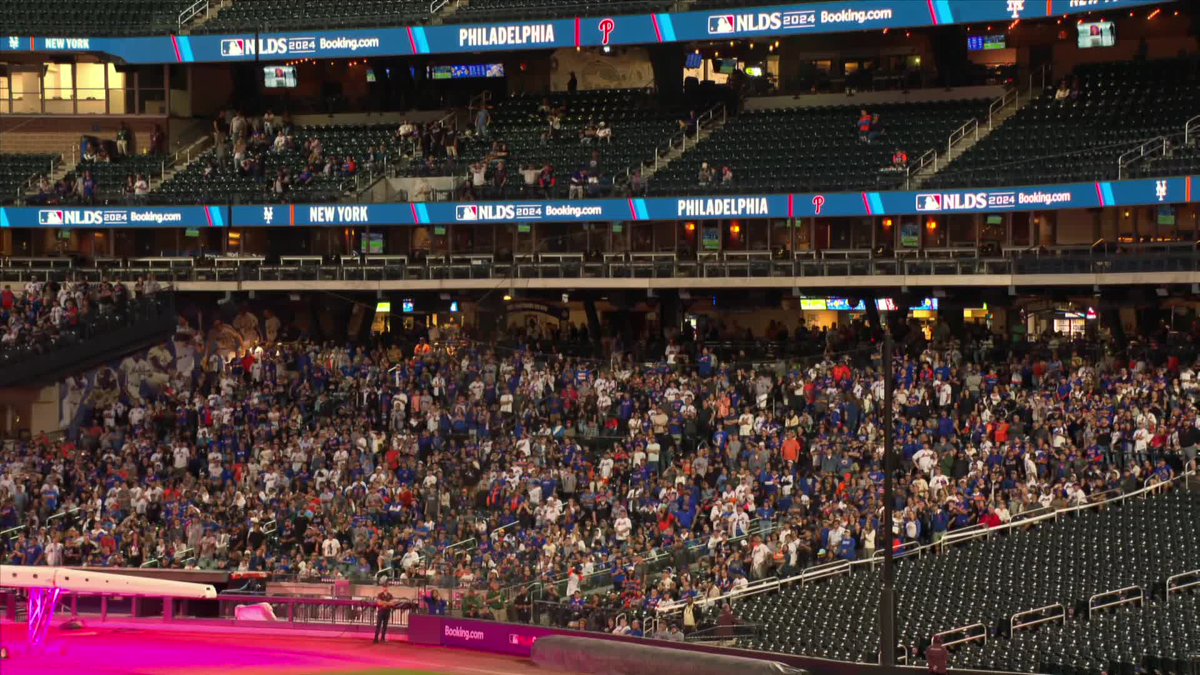 The scenes at the Citi Field watch party during the 8th inning 🔥
