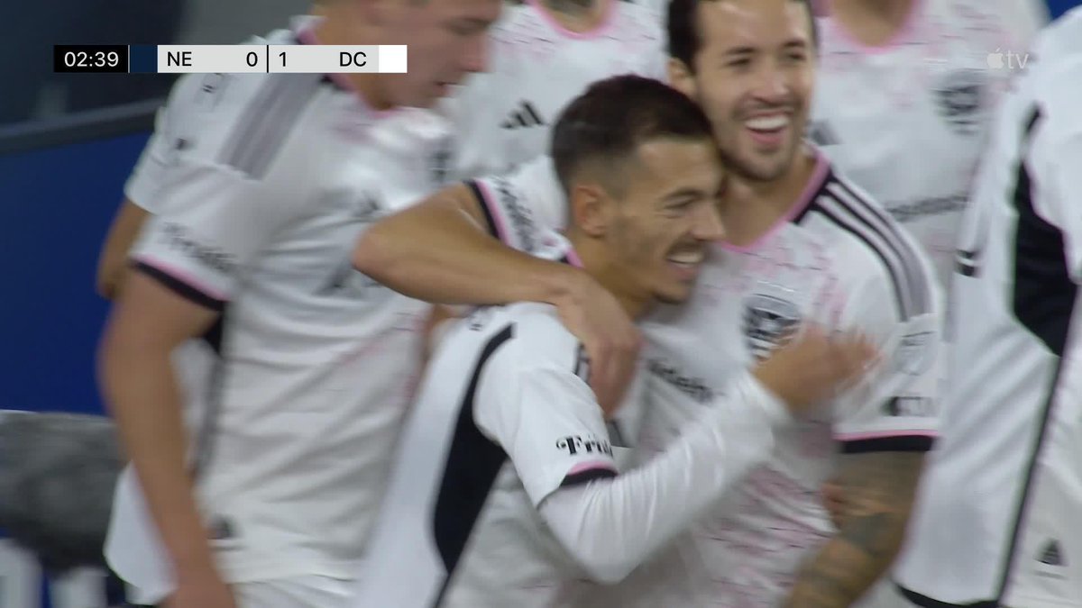 What a hit from Pedro Santos 💫 (via Major League Soccer)