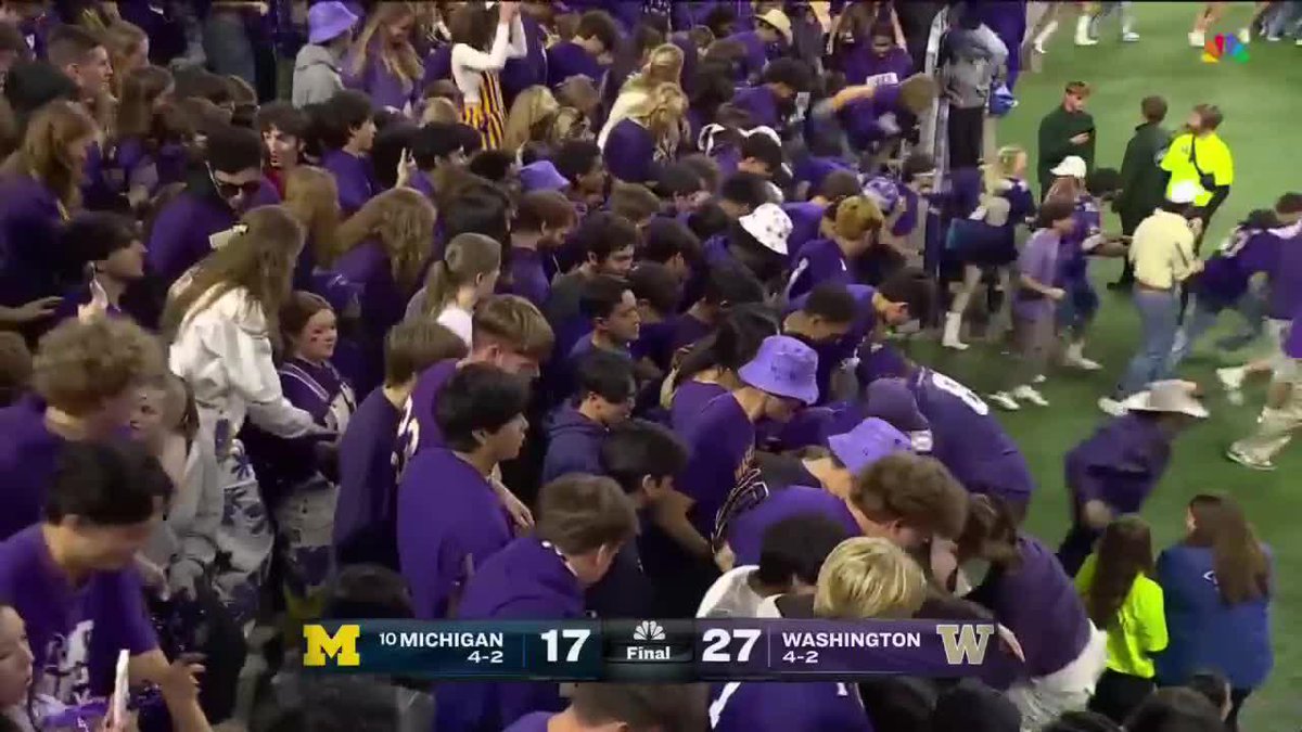 A field storming in Seattle as Washington Football takes down No. 10 Michigan ‼️ #B1GFootball on NBC 📺