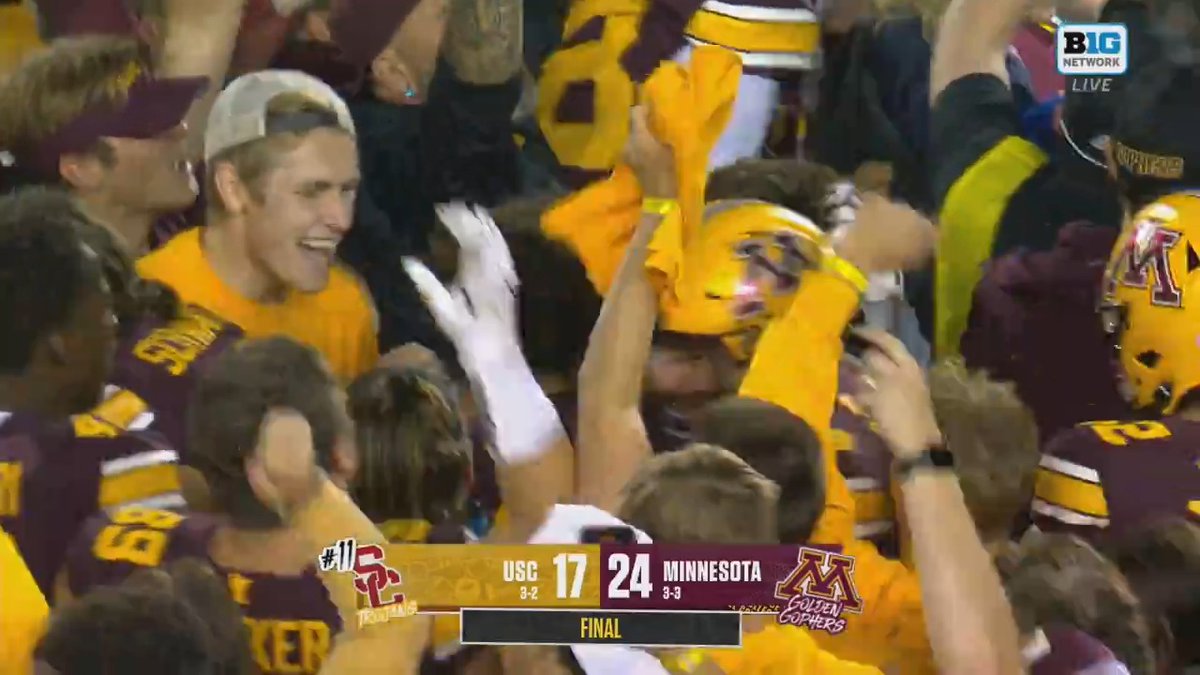 MINNESOTA STORMS THE FIELD AFTER TAKING DOWN NO. 11 USC 💪🚨 Minnesota Football x Big Ten Football