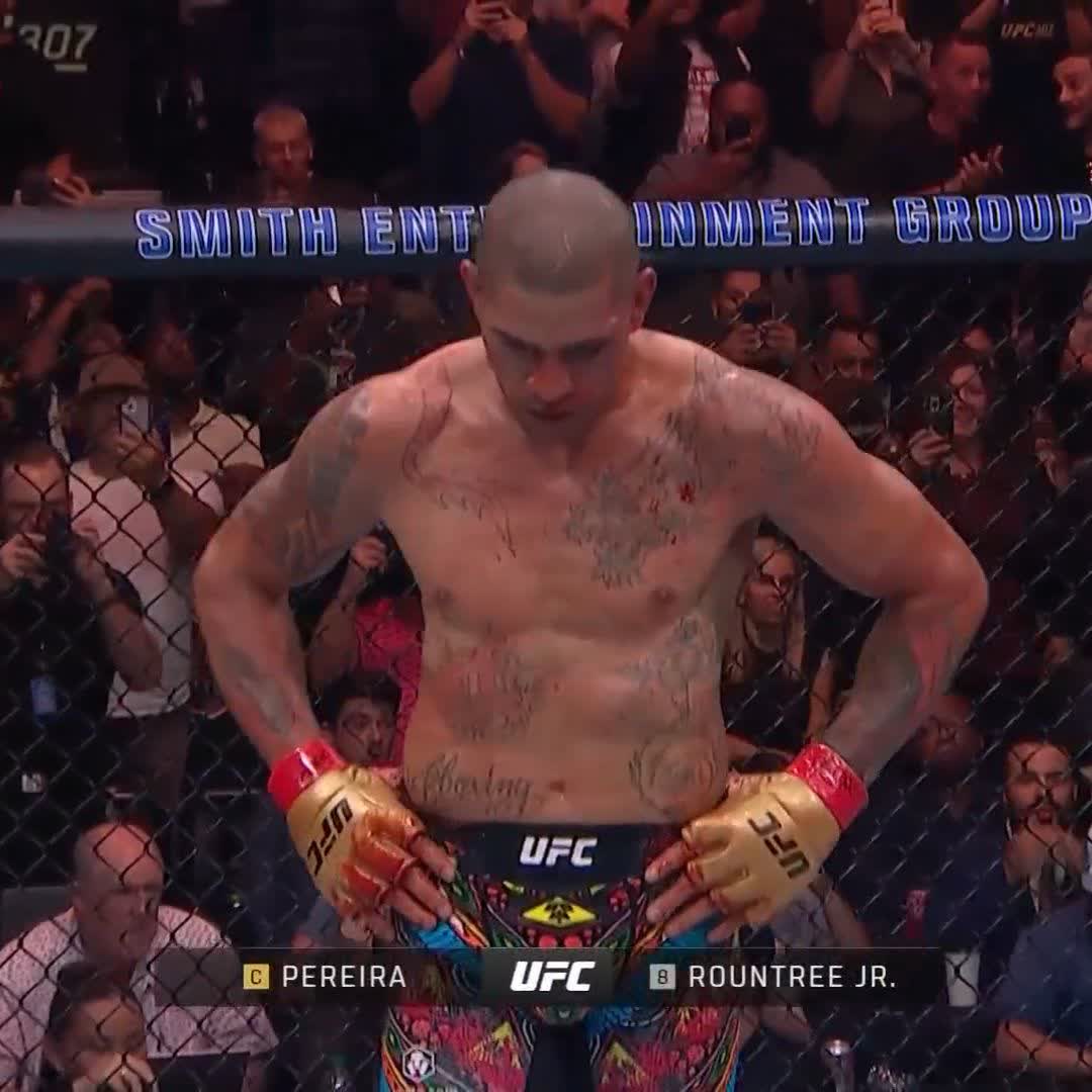POATAN CAPS OFF A HISTORIC 2024! CHAMA! 🗿 🏆🇧🇷 Alex "Poatan" Pereira goes 3-0 in world title fights in just SEVEN MONTHS! #UFC307