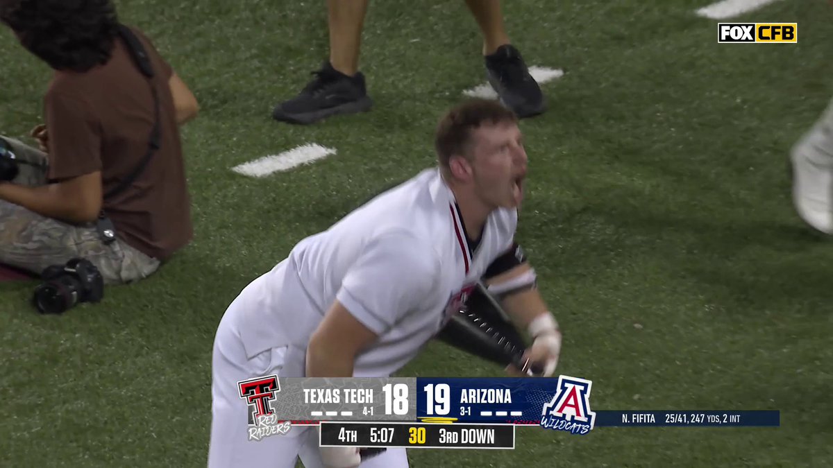 This cheerleader just took a hit like a champ 💪😤