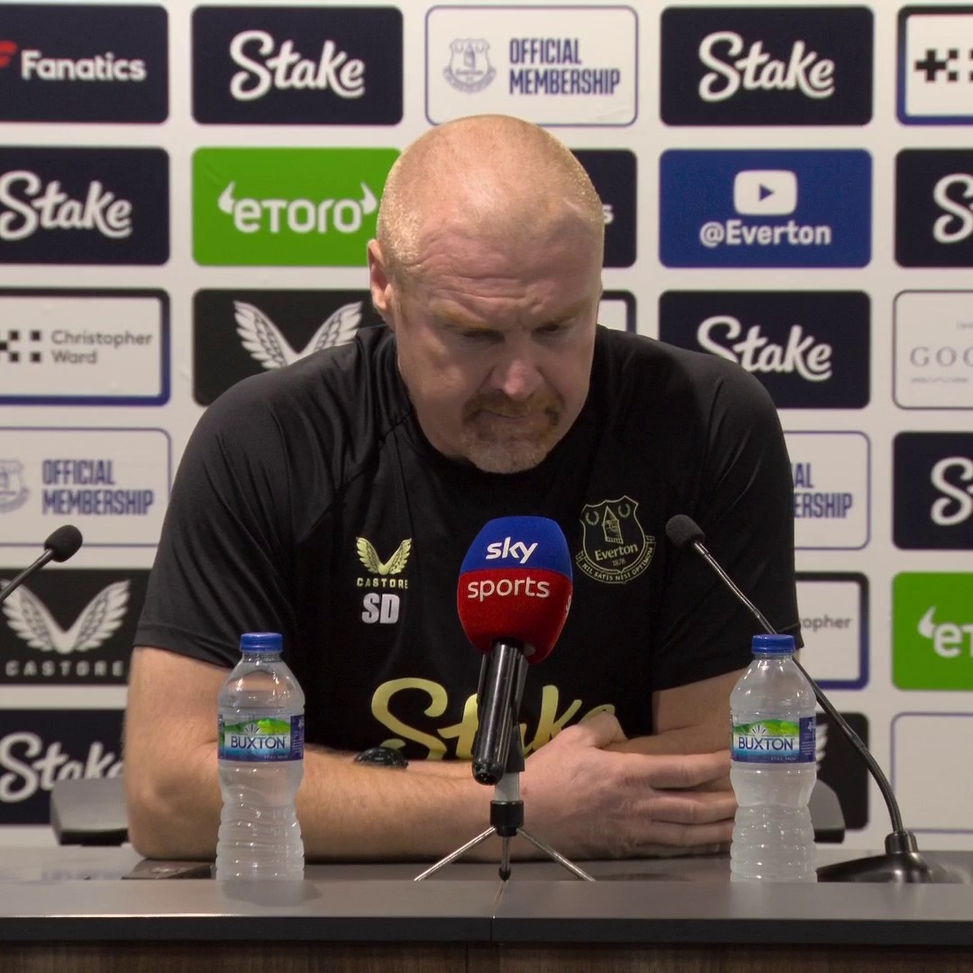 "At least have a look at it" 😤 Sean Dyche was left dumbfounded after Everton weren't awarded a penalty after Dan Burn and Dominic Calvert-Lewin collided in the box ❌