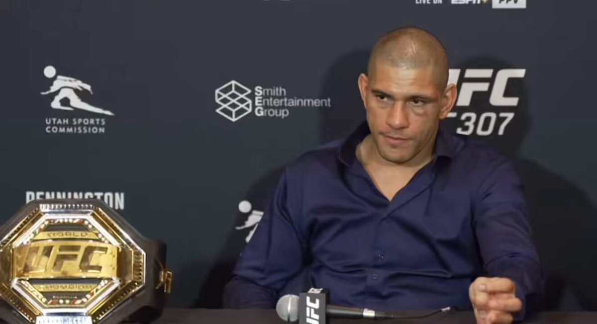 🗣️ “Peut-être qu’il vient juste de se réveiller de l’UFC 300” 💀 Alex Pereira répond à Jamahal Hill qui a trouvé son combat ennuyant ce soir. 😭 #UFC307