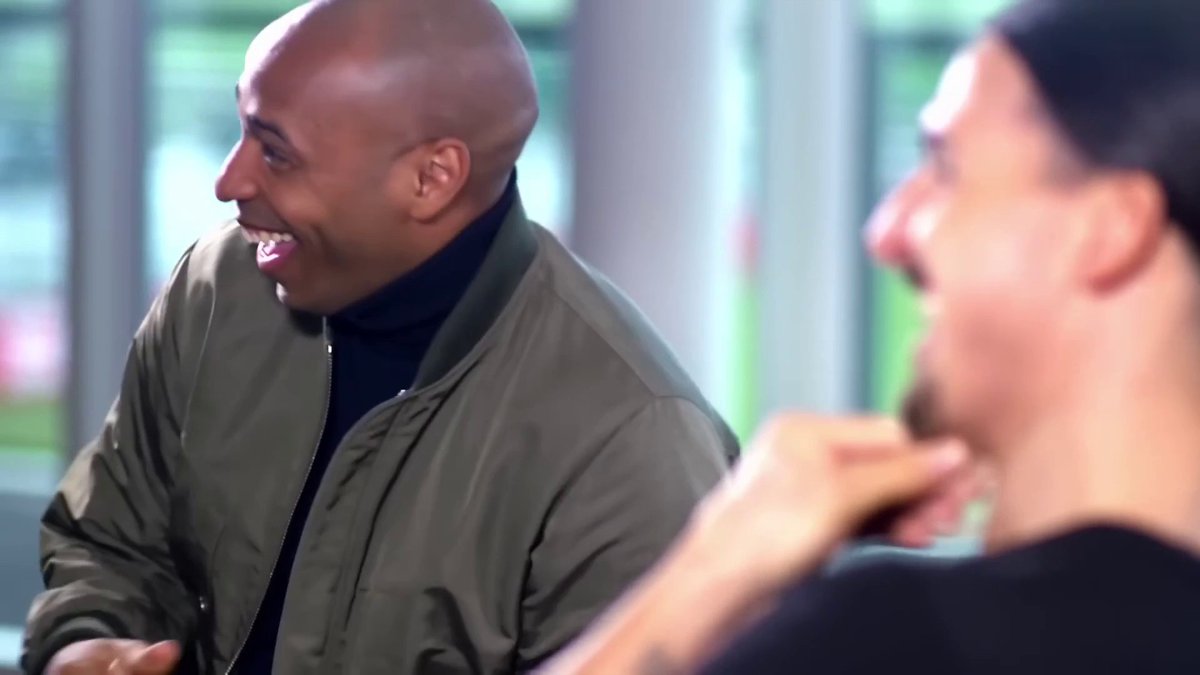 Pogba : « Dis-lui de me donner les coups francs. » Henry : « Son coup franc était bon, non ? » Ibrahimovic : « Est-ce qu'il est rentré ? » Henry : « Non. » Ibrahimovic : « Alors je tirerai le suivant. » Cette rencontre entre Henry, Zlatan et Pogba 😂