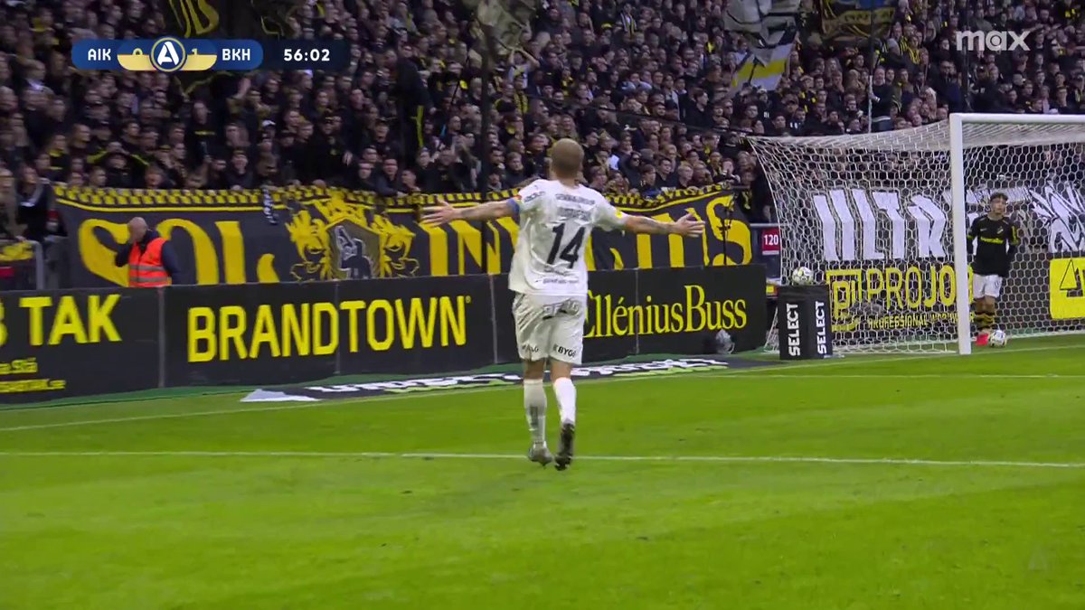 1-0 BK Häcken! Kapten Simon Gustafson vrickar in ledningsmålet mot AIK! 🟡⚫️ 📲 Se matchen på Max och Kanal 5