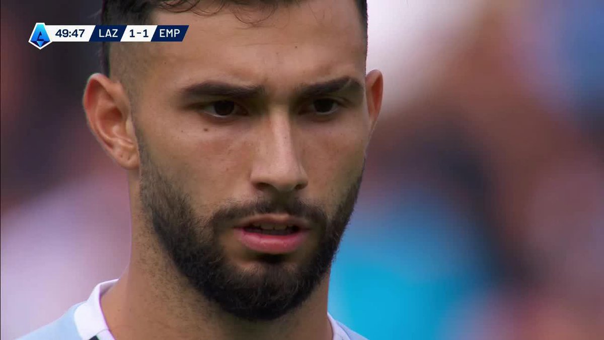 El arquero colombiano Devis Vásquez 🇨🇴 (exjugador de Patriotas) le atajó un penal a Taty Castellanos. Lazio y Empoli empatan 1-1.
