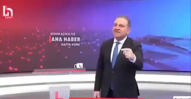 Siyonist uşaklığının ete kemiğe bürünmüş hali! 👇