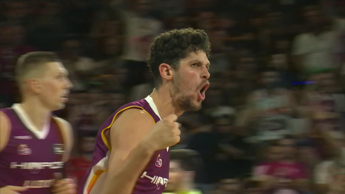 ๐ Parece que alguien ha aprendido muuuuuy rรกpido a PONER EN PIE a su nueva aficiรณn, ยฟno? ยกTIRANDO DE FANTASรA, Oriol Pauli Fornells! ยกQuรฉ BONIIIIIIIITA! ๐บ Movistar Plus | #ConectaConTuPasiรณn #LigaEndesa | HIOPOS LLEIDA