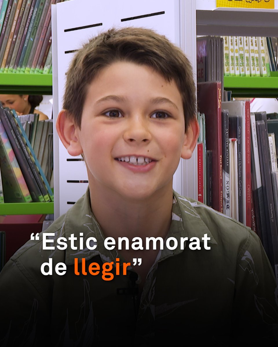 "Estic enamorat de llegir." L'Albert, de 9 anys, i la seva germana Júlia, de 13, són apassionats de la lectura. Cada setmana visiten la biblioteca amb la seva mare, que els va iniciar en el món dels llibres des de ben petits