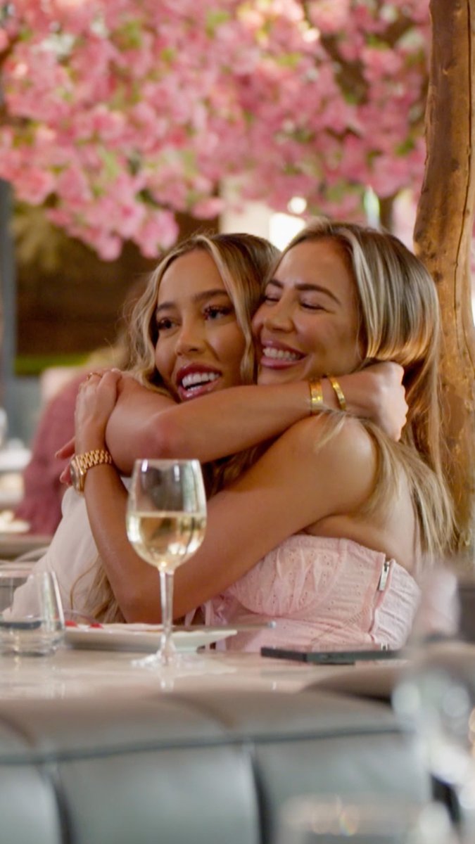 Dani is stuck in an awkward situation 😓 #TOWIE
