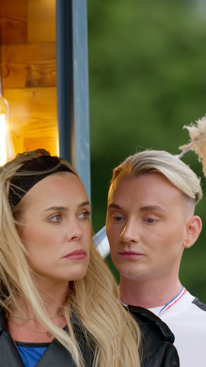 It's the first time Harry sees Joe and Junaid together since the break-up 👀 #TOWIE