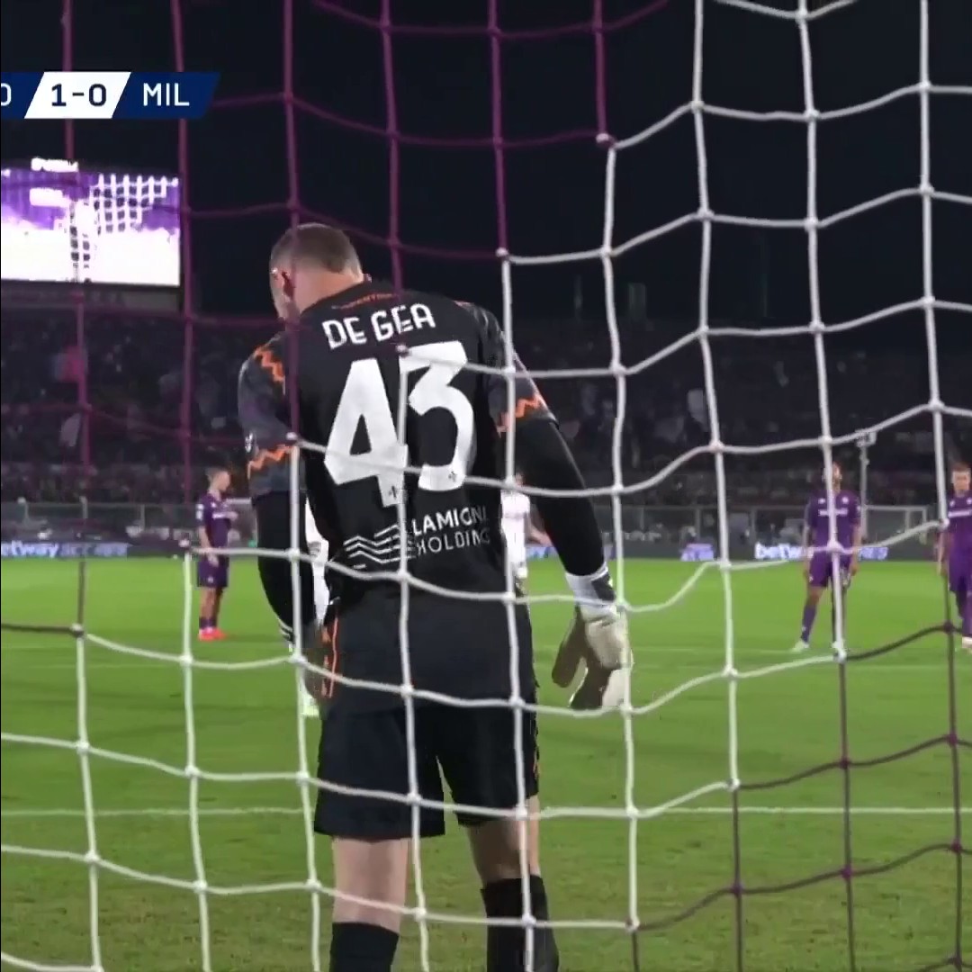 2️⃣ crucial saves to lift Fiorentina to a vital three points 💥 David De Gea was on fire against AC Milan 👏