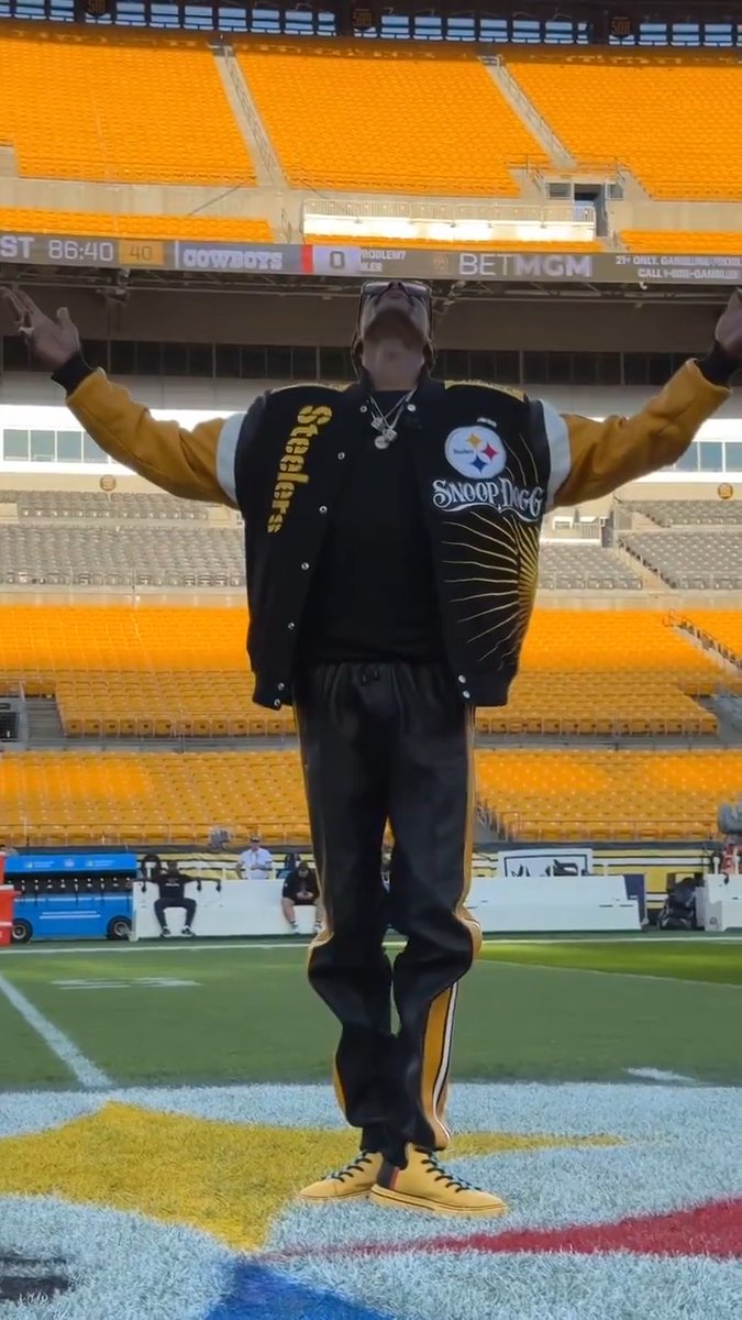 Put Snoop Dogg in, coach! He's ready 😤 📺: #DALvsPIT -- 8:20pm ET on NBC/Peacock 📱: Stream on #NFLPlus