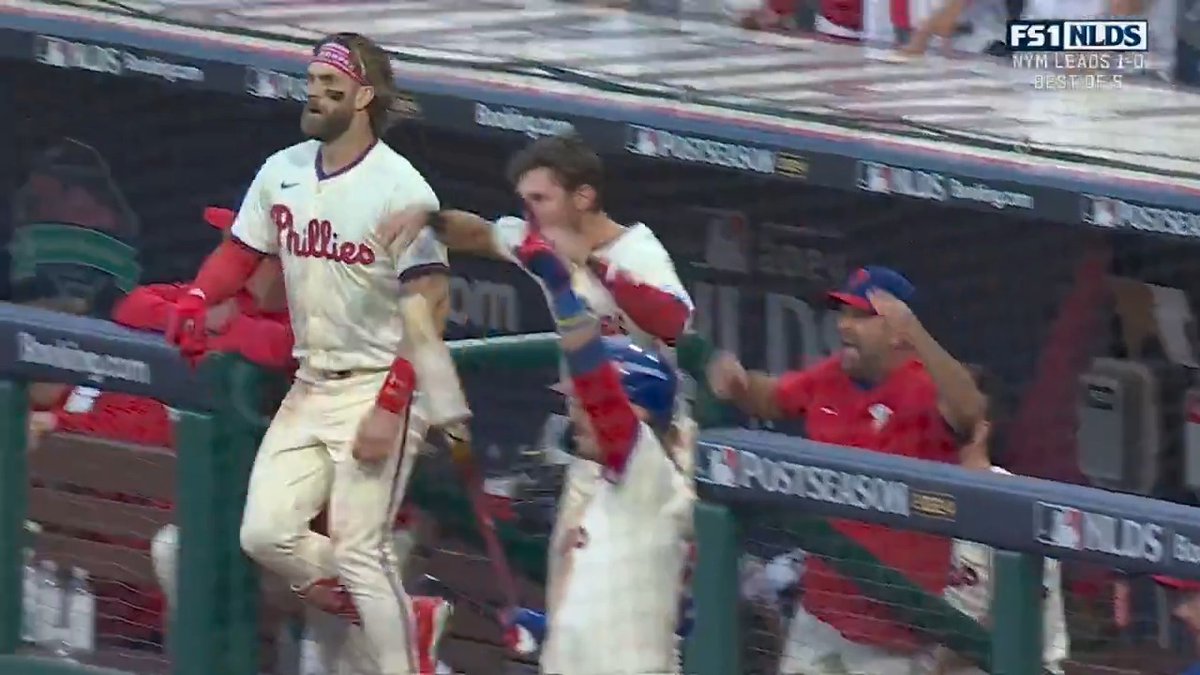 THE @PHILLIES HAVE TURNED THIS GAME ON ITS HEAD! #NLDS