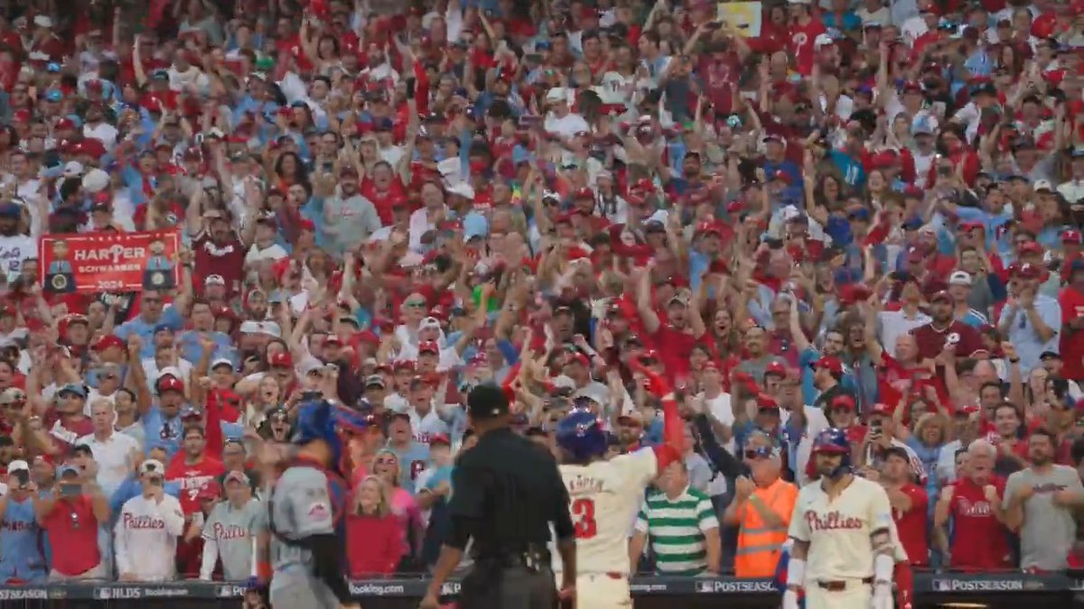 THE BANK IS LOOOOOOOUD 🔔 #NLDS