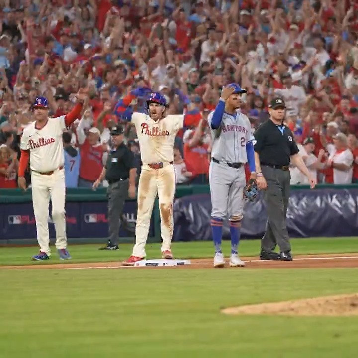 Fox has the crowd noise down on the broadcast. Compare it to this.