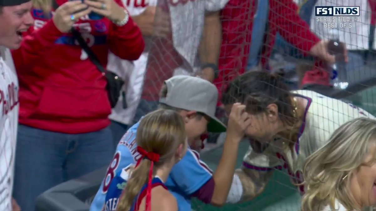 This moment between Nick Castellanos and his son Liam is everything ❤️