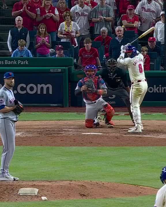 NICK CASTELLANOS WALKS OFF THE METS TO EVEN THE SERIES AT ONE 🔥