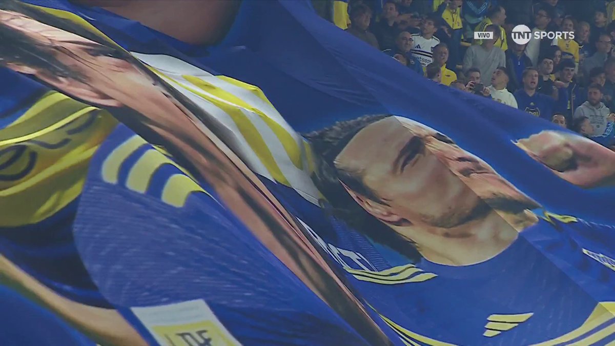 🏟️El RECIBIMIENTO en #LaBombonera a #Boca y Argentinos con BANDERA para EDINSON #CAVANI.