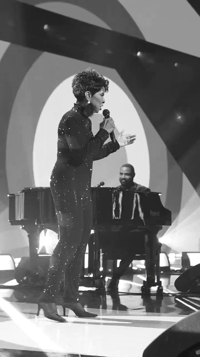 .Gladys Knight shines just as bright as she did when she performed this song at the very first #AMAs in 1974! 🪩 #AMAs50