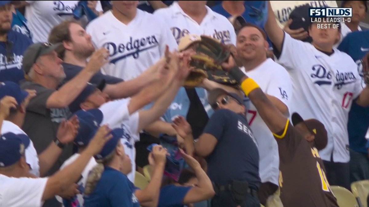 Jurickson Profar fooled everyone on this home run robbery 👀😅