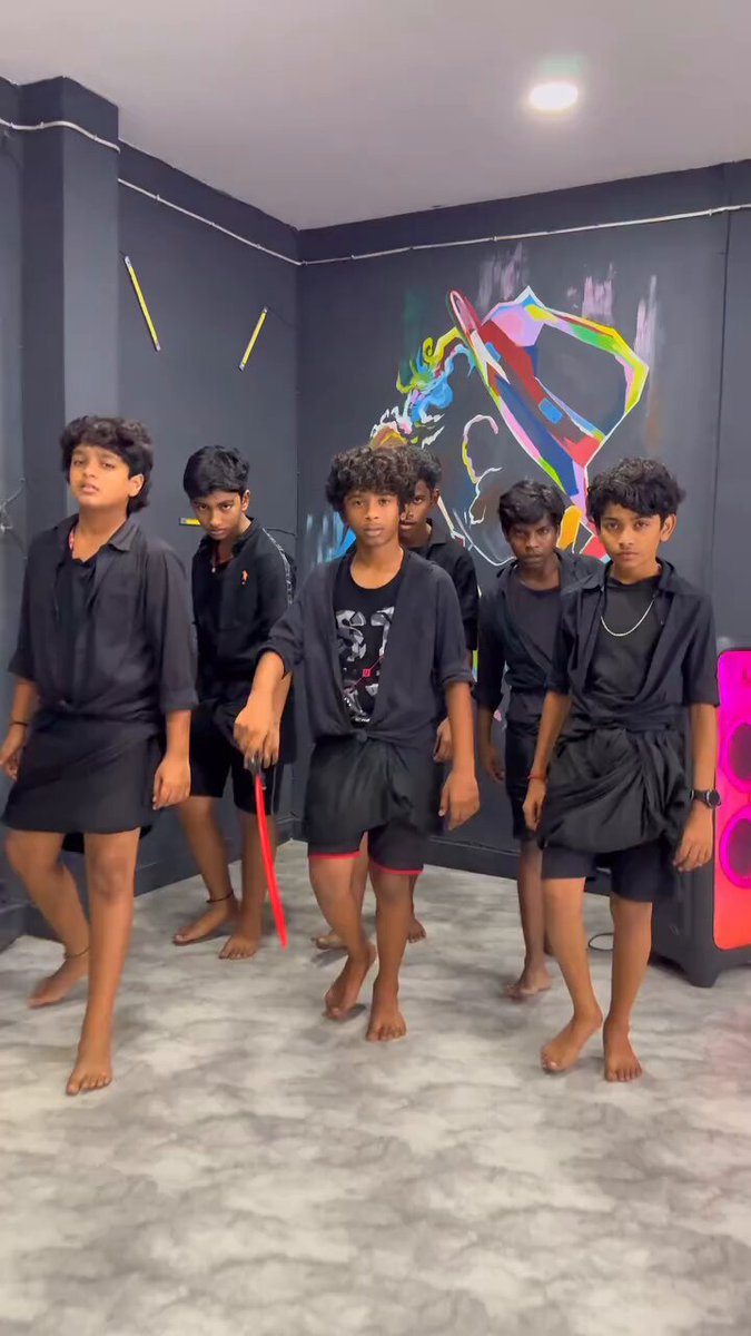. #Ayudhapooja Song Dance Performance Little Tigers 🥵💥 . #Devara 🔥 Jr NTR ❤️‍🔥