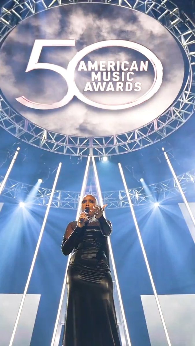 A beautiful and touching tribute to the late, great Whitney Houston by Jennifer Hudson #AMAs50 💛✨