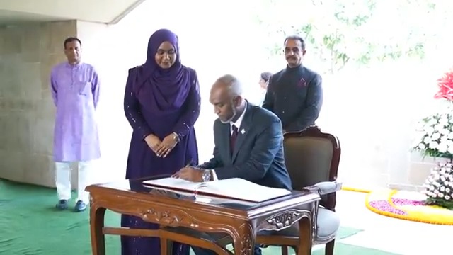 ރައީސުލްޖުމްހޫރިއްޔާގެ ދެކަނބަލުން، މަހާތުމާ ގާނދީގެ މަޤްބަރާއަށް ޒިޔާރަތްކުރެއްވުން