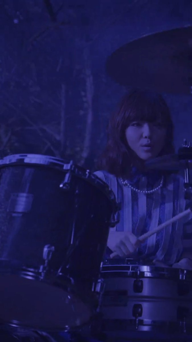 ３人組のバンドをしてます。ドラムが歌ってます。 変拍子で曲がややこしいです。がんばってます。