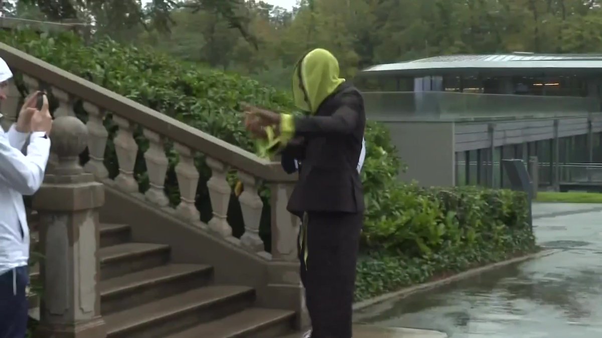 💬 « Vous ne savez pas qui je suis ? » L'arrivée mystérieuse de... Konaté à Clairefontaine ! #lequipeFOOT