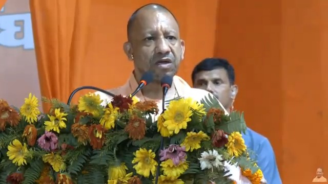 हिंदू धर्म के देवी-देवताओं के खिलाफ अपमानजनक टिप्पणी करना, हिंदुओं के मानबिंदुओं को अपमानित करना, मूर्तियों को खंडित करना एक तबका अपना जन्मसिद्ध अधिकार समझता है। ...अगर कोई कानून को अपने हाथ में लेने का दुस्साहस करेगा तो उसको कानून की गिरफ्त में आना ही होगा...