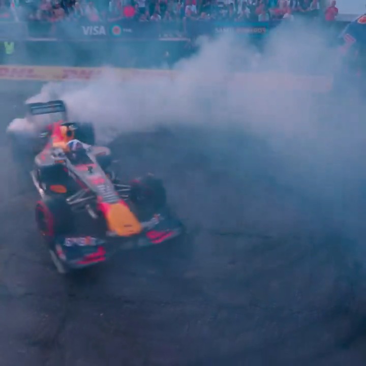 No rest for the weary, or for Red Bull during the autumn break 😏 DC takes the legendary RB7 for a spin on the streets of South Africa 🇿🇦💨 🎥: Oracle Red Bull Racing #F1