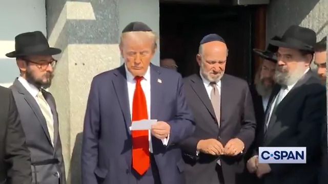 NOW - Trump, prays at the tomb of Lubavitcher Rebbe Menachem Mendel Schneerson in Queens, New York.