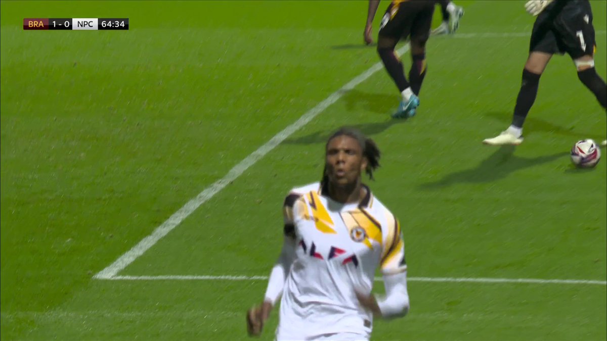 6’9” Kyle Hudlin scoring a brilliant header tonight 😳 2 great headers in the same game tonight 👏