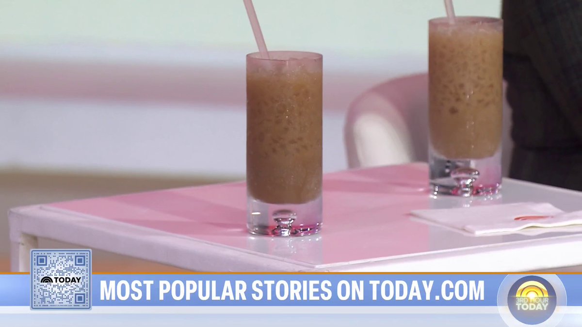 From the “she deserved the purse” trend to a pilot who bought pizza for all of the passengers on his delayed flight, Arianna Davis shares some of the most popular stories buzzing on