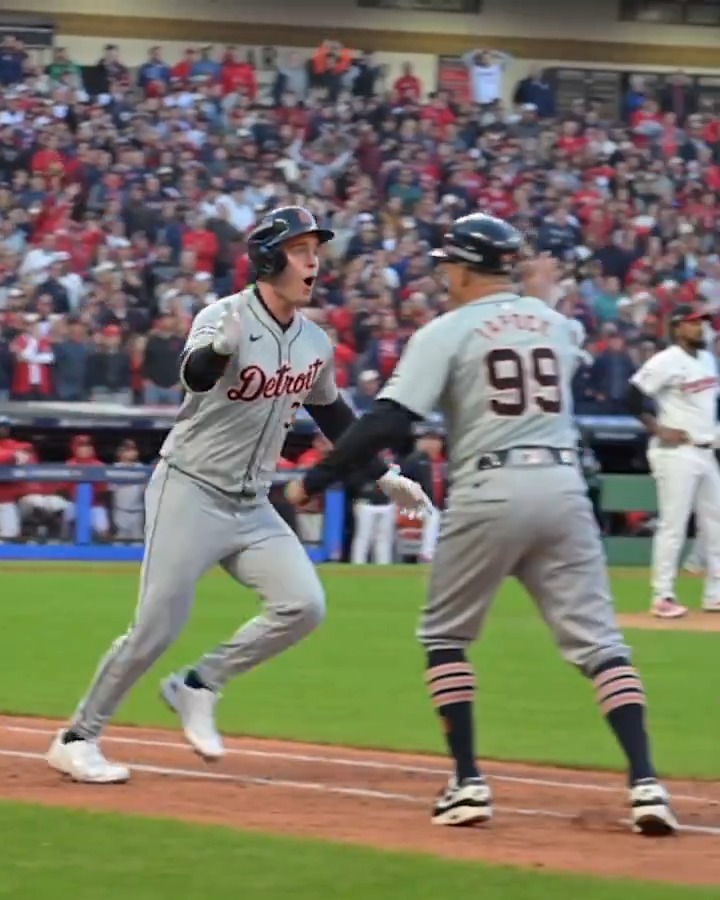 What a swing, and what a moment courtesy of Kerry Carpenter 😤 #ALDS