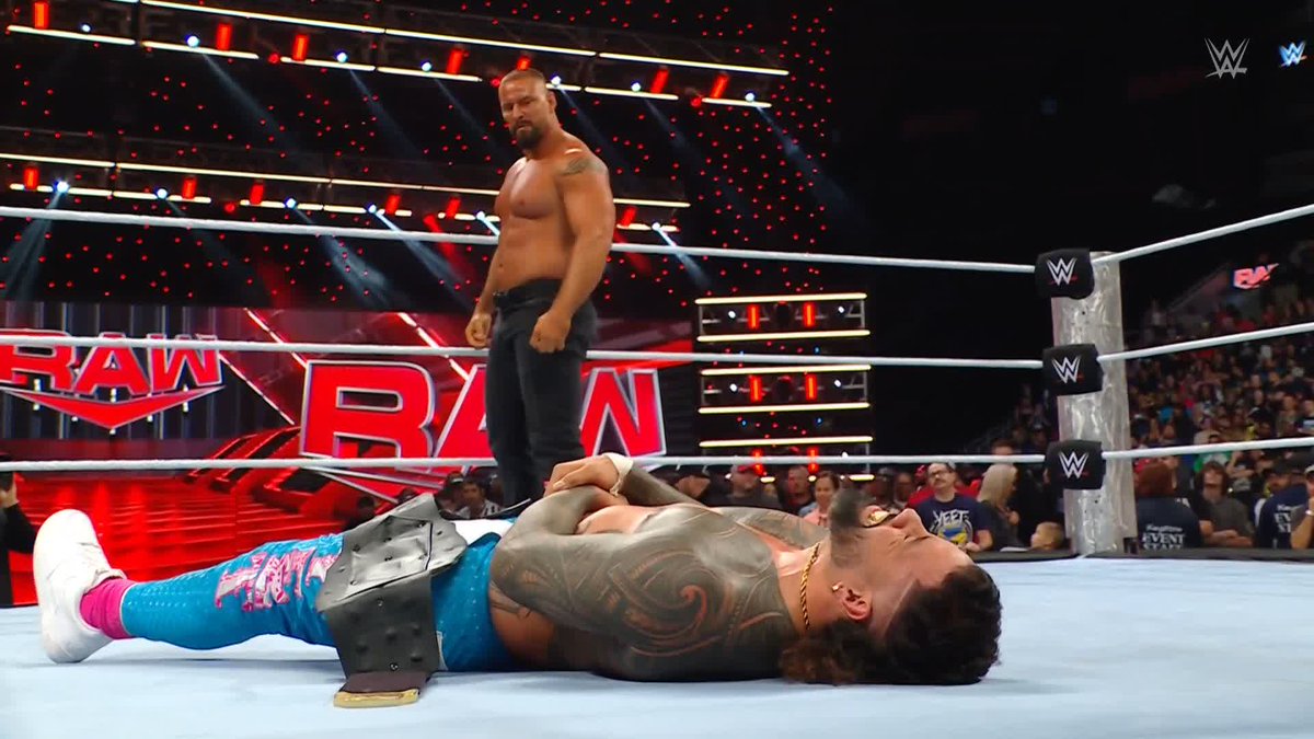 It's BRON O'CLOCK! 👊👊 #WWERaw