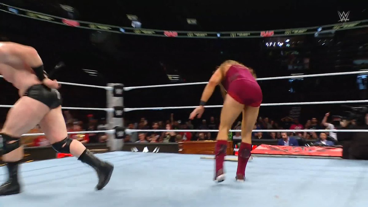 LOOK FELLA! NO HANDS! #WWERaw