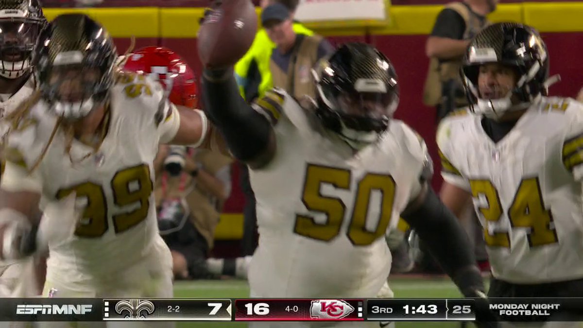 BIG MAN INT!!! What a catch by Khalen Saunders 😱