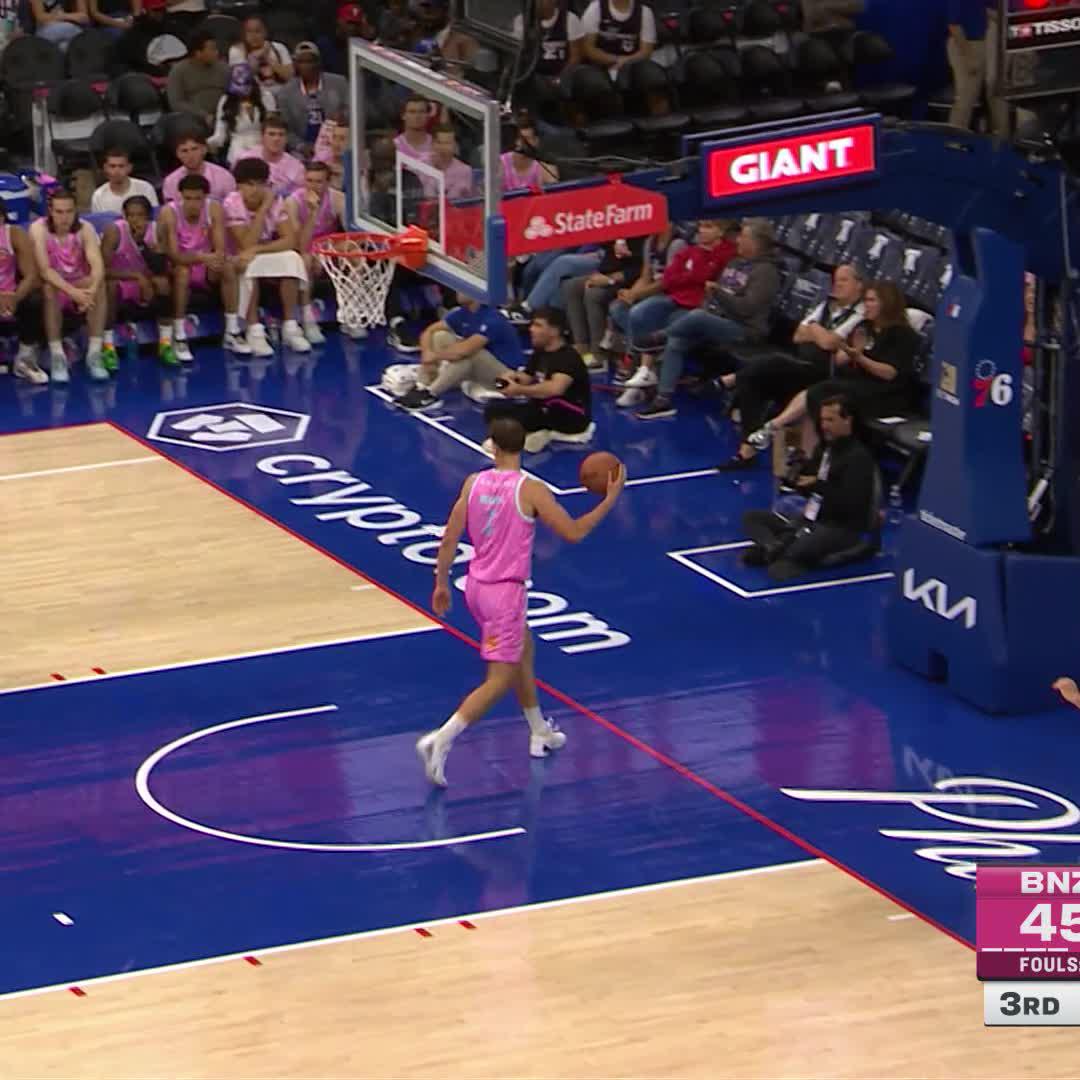 THE DANCING 🐻 15 POINTS 6/6 au shot Le match de Guerschon Yabusele lors de la victoire des Philadelphia 76ers !