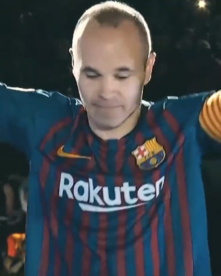 La elegancia y la magia se unieron bajo el mismo dorsal: un '8' para la 𝒆𝒕𝒆𝒓𝒏𝒊𝒅𝒂𝒅. 💫 #LALIGAEASPORTS | Andrés Iniesta
