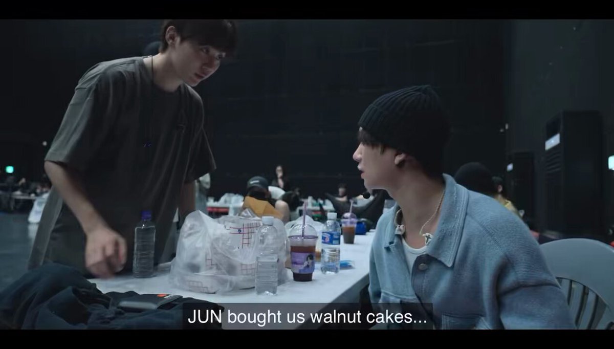 JUN BUYING FOOD TO SUPPORT THE MEMBERS DURING THEIR PRACTICE 🥹🤍 "jun's been so busy learning how to ride a horse. he's working really hard" "fighting, jun!"
