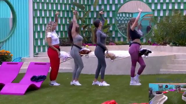 Las 'potras salvajes' ensayando su coreo. #GH8O