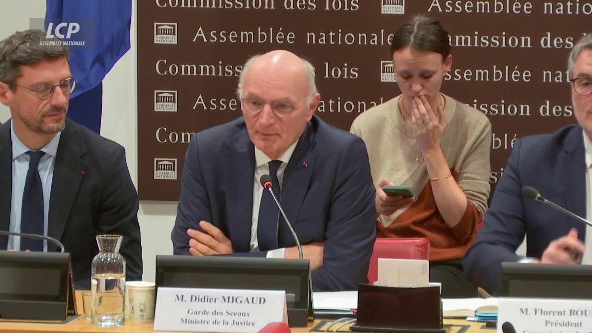 🔴🏛️ Le budget de la justice qui sera présenté jeudi "ne sera pas satisfaisant", concède Didier Migaud. Le garde des Sceaux se dit "totalement mobilisé" pour que les principaux engagements prévus par la loi de programmation de la justice "soient tenus", comme sur les effectifs.