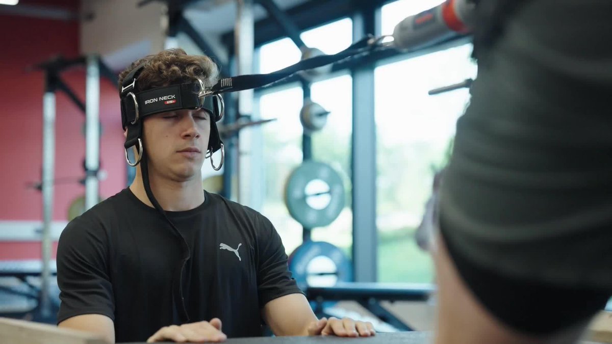 ¡EL ENTRENAMIENTO DE FRANCO! Así trabaja Colapinto su cuello para soportar la fuerza G durante las carreras de #Formula1. 📽