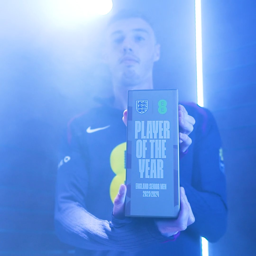 There was only one place for the occasion. 🧊 Presenting Cole Palmer as your England Men's Player of the Year connected by EE… with the help of John Stones! 🏆