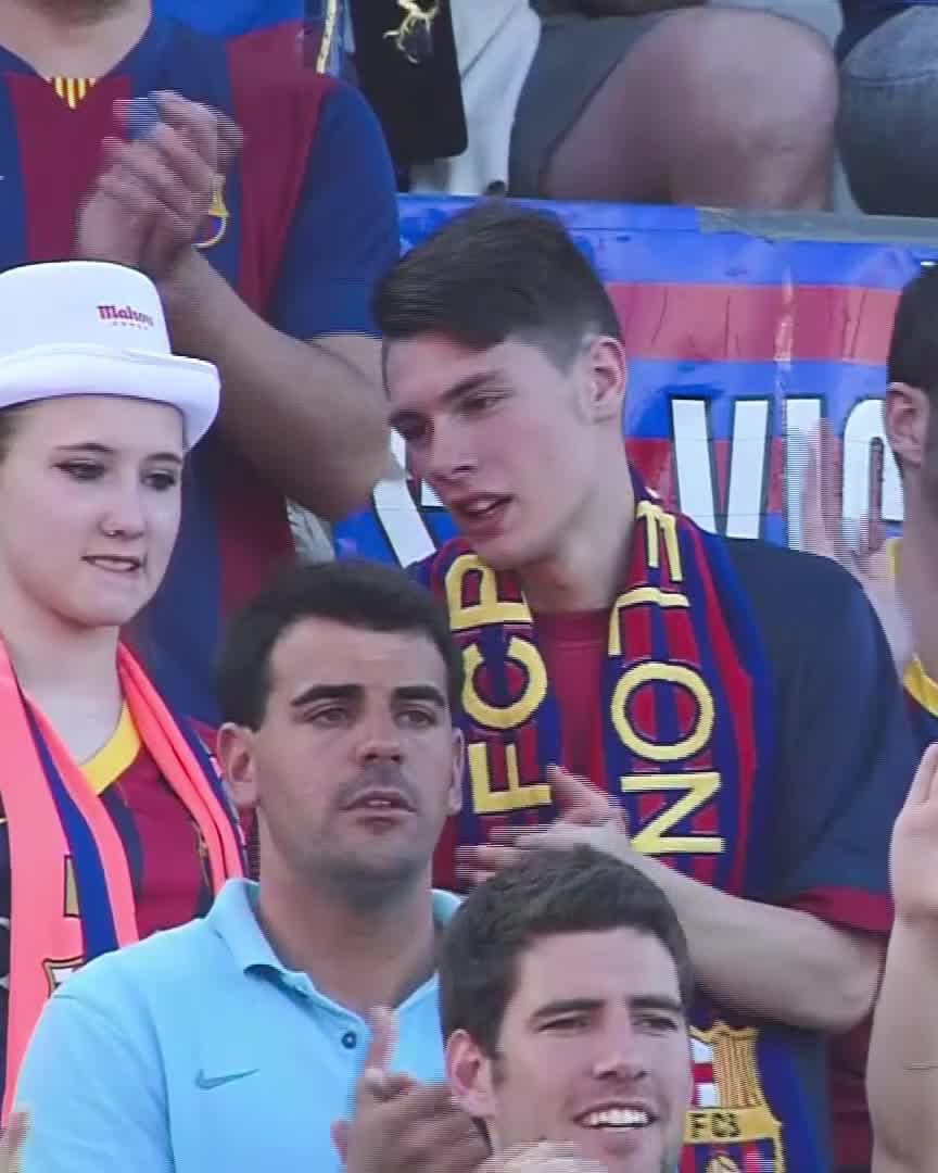 Não é qualquer jogador que é aplaudido nos estádios adversários. Iniesta foi um deles.