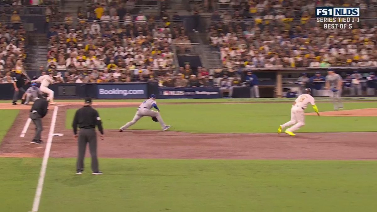 Look at the route Manny Machado ran on this play 😭😭😭